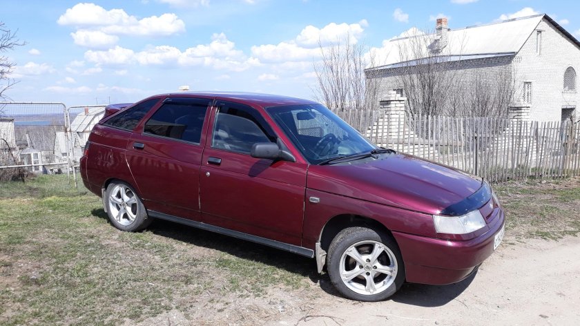 ВАЗ 2112 бордовая