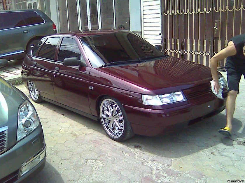 ВАЗ 2112 бордовая