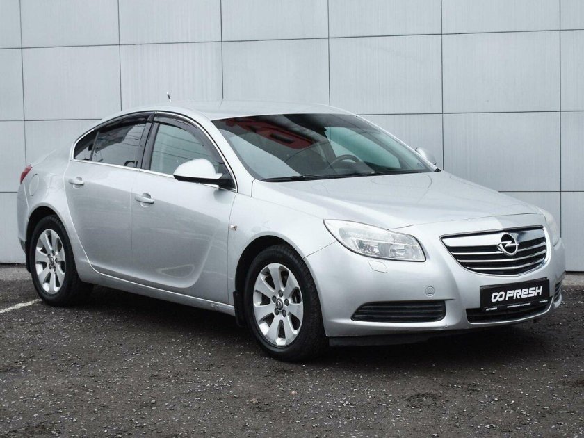 Opel Insignia с 2008 г.в белый фон