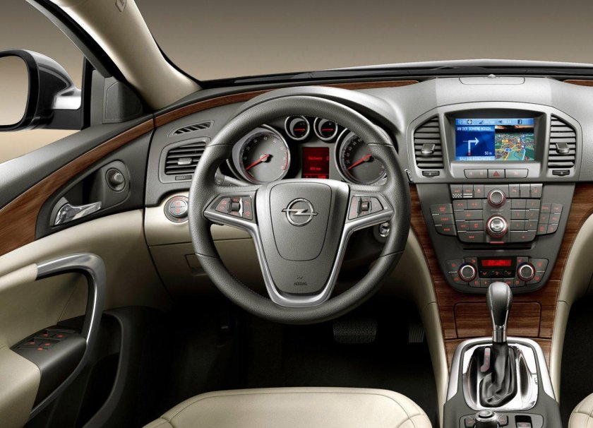 Инсигния 2008 салон