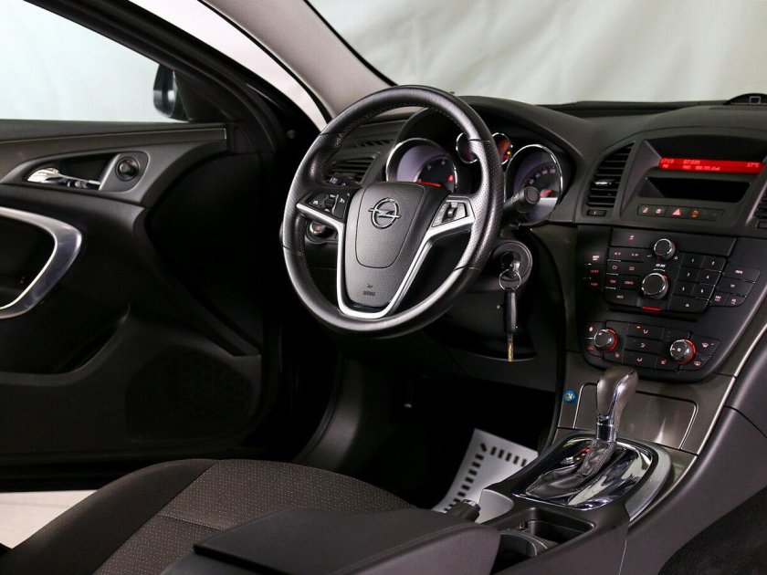 Опель Инсигния 2010 1.8 механика .