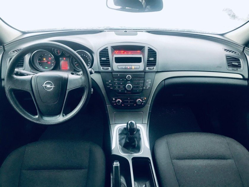 Опель Инсигния 2011