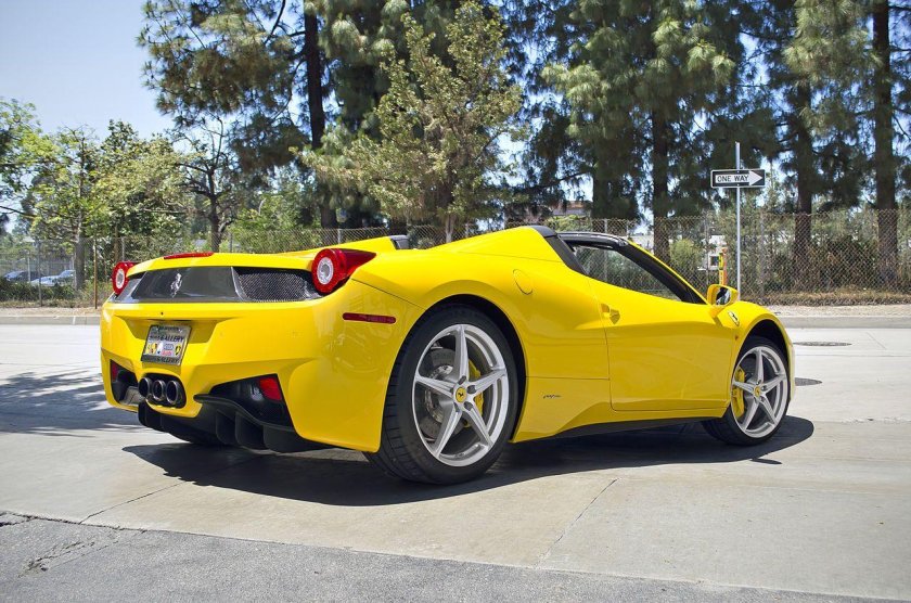 Ferrari 458 Italia Spider Yellow