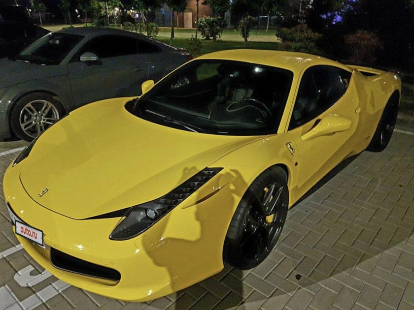 Ferrari 458 italia желтая