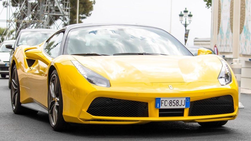 Феррари 488 GTB желтая