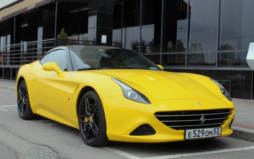 Феррари Калифорния желтая