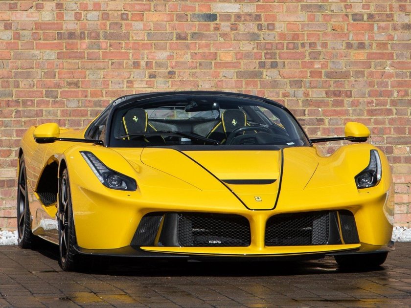 Ferrari 458 желтая