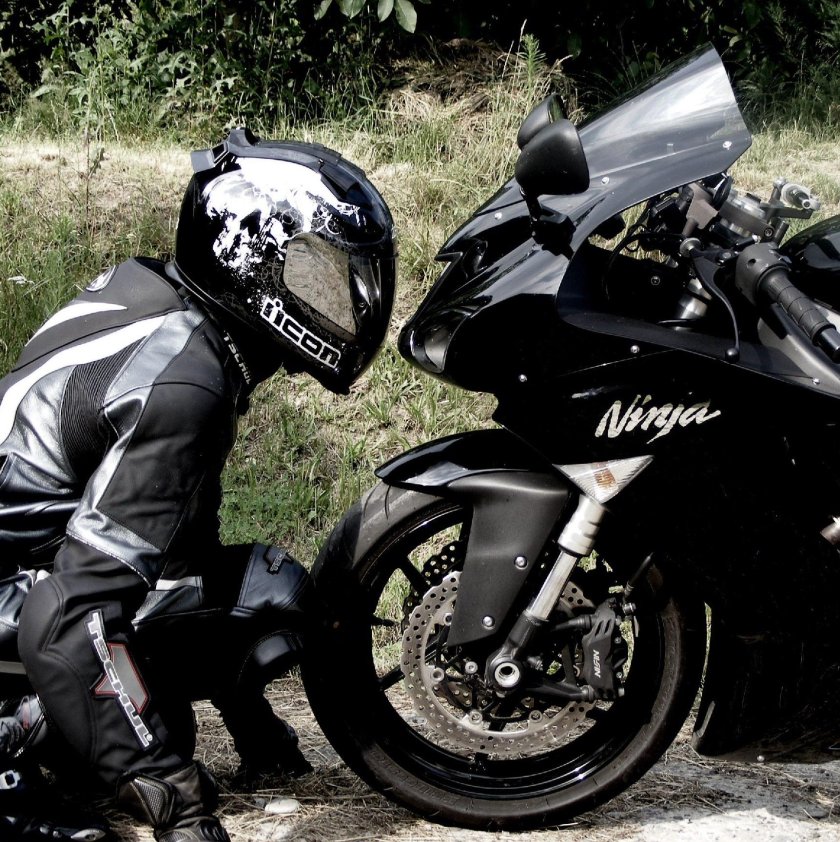 Парень на мотоцикле