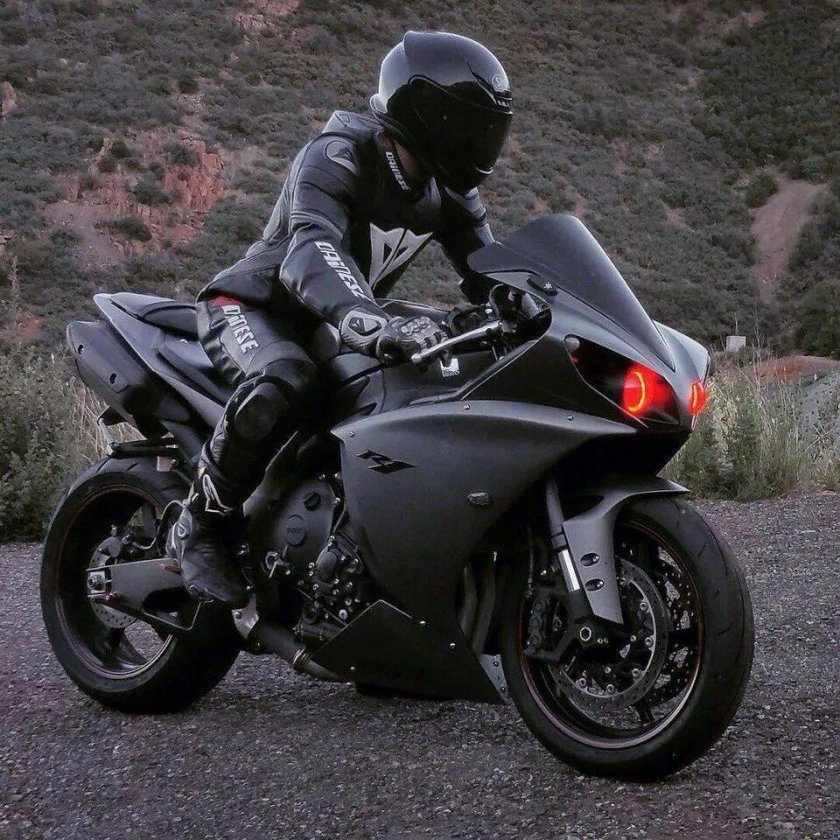 Yamaha r1 черный