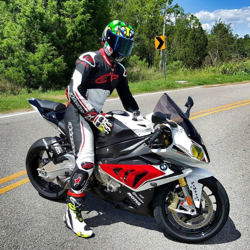 Спортбайк БМВ s1000rr