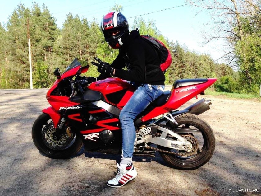 Парень на мотоцикле