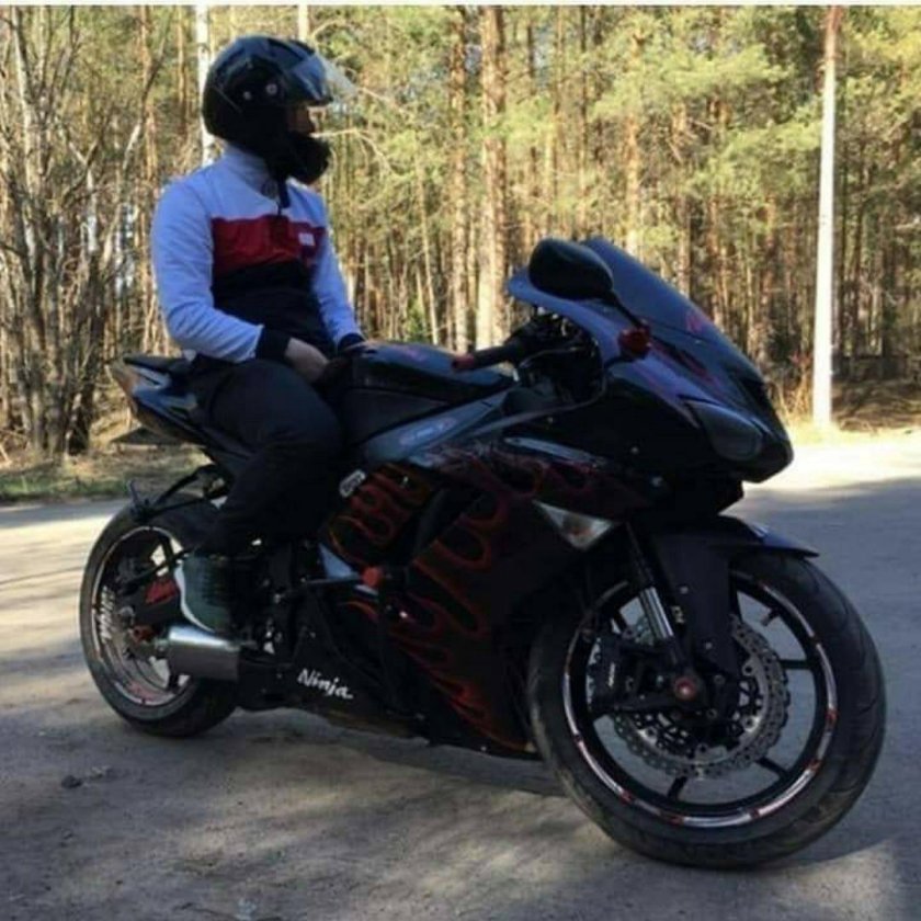 Мотоцикл с мотоциклистом