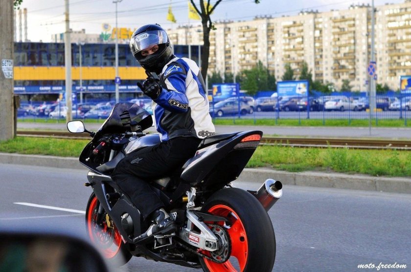 Байкеры на спортбайках