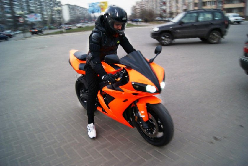 Оранжевый мотоцикл