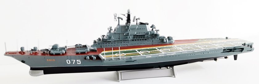 ТАВКР "Киев" Trumpeter 1/700.