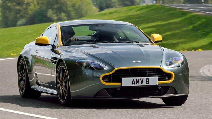 Астон Мартин v8 Vantage 2010