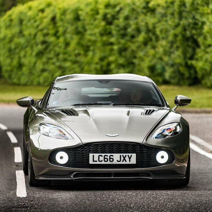 Астон Мартин