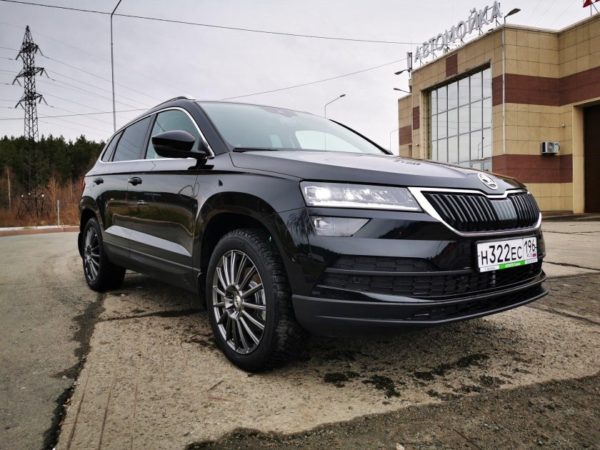 Шкода Карок черная 2021