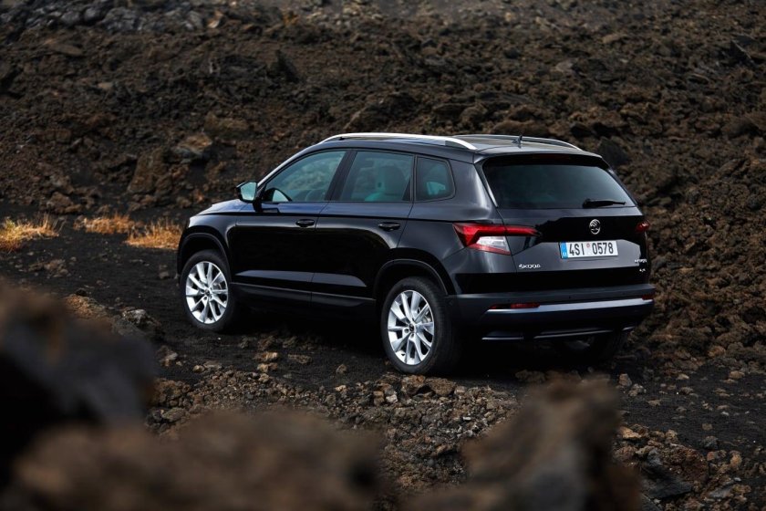 Шкода Карок черная 2021