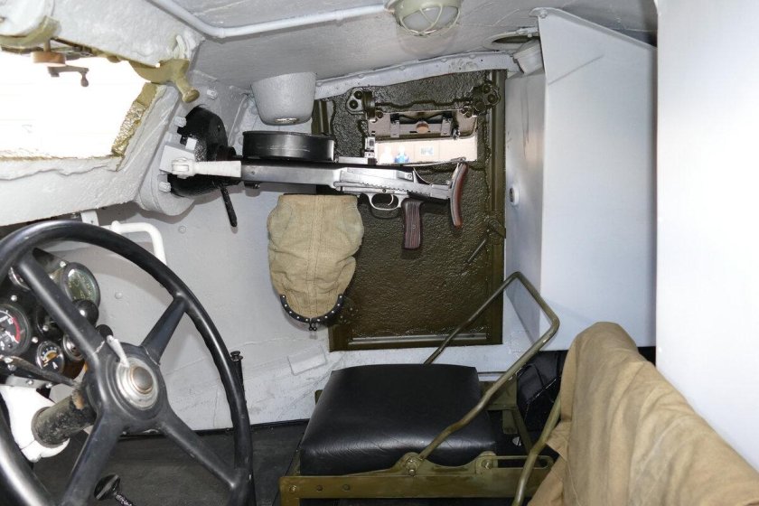 Бронеавтомобиль ба-10 внутри