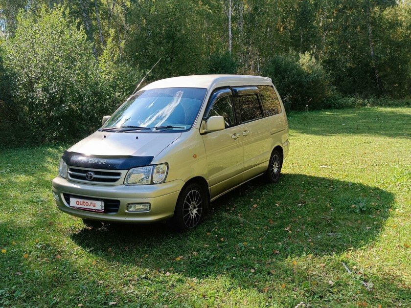 Тойота таун айс ноах 2000 года