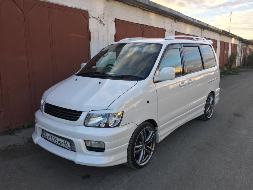 Toyota Lite Ace Noah