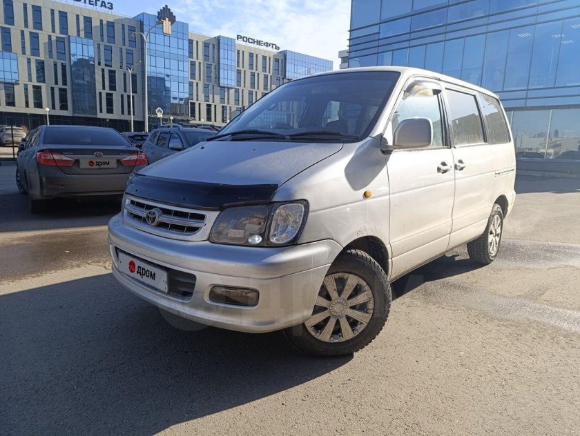 Тойота лит айс ноах