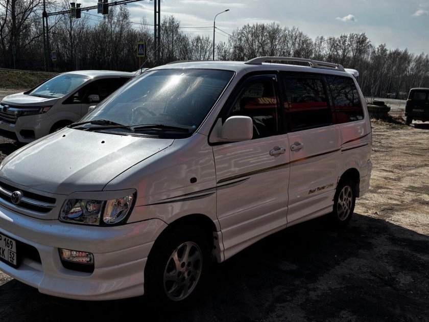 Тойота таун айс ноах 2000