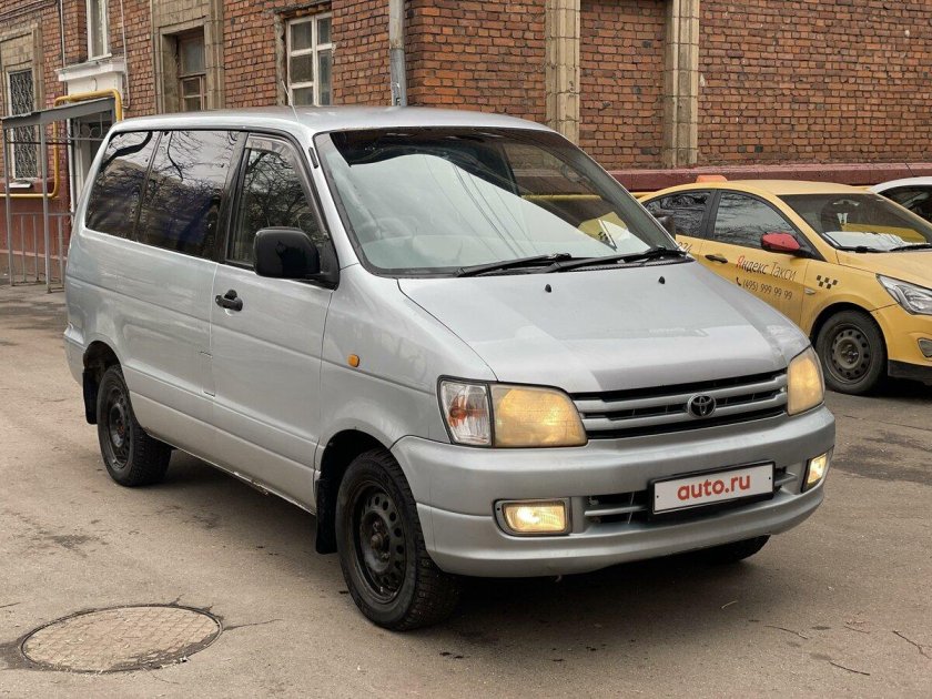 Toyota Noah 1997
