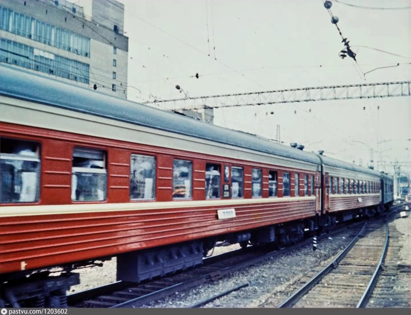 Фирменный поезд Урал 015е Екатеринбург