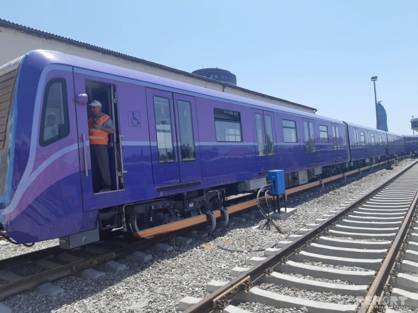 Поезда Бакинского метро