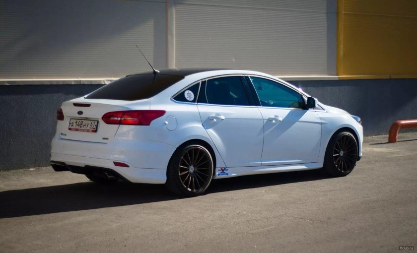 Тюнингованный Форд фокус 3 седан