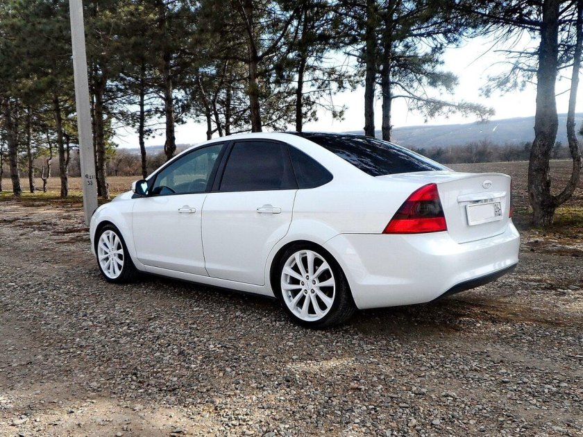 Форд фокус 2 белый седан