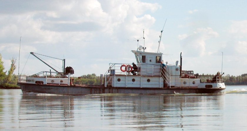 Самоходная баржа толкач