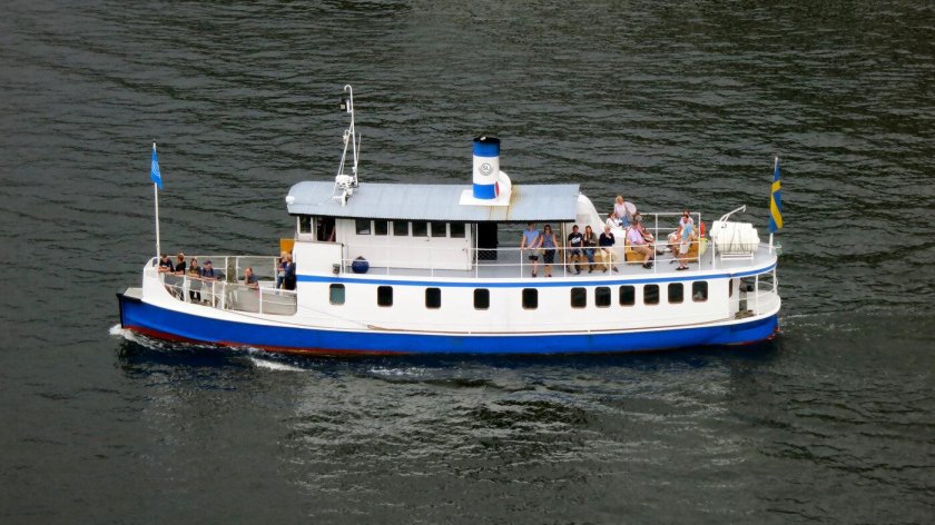 Грузопассажирский теплоход