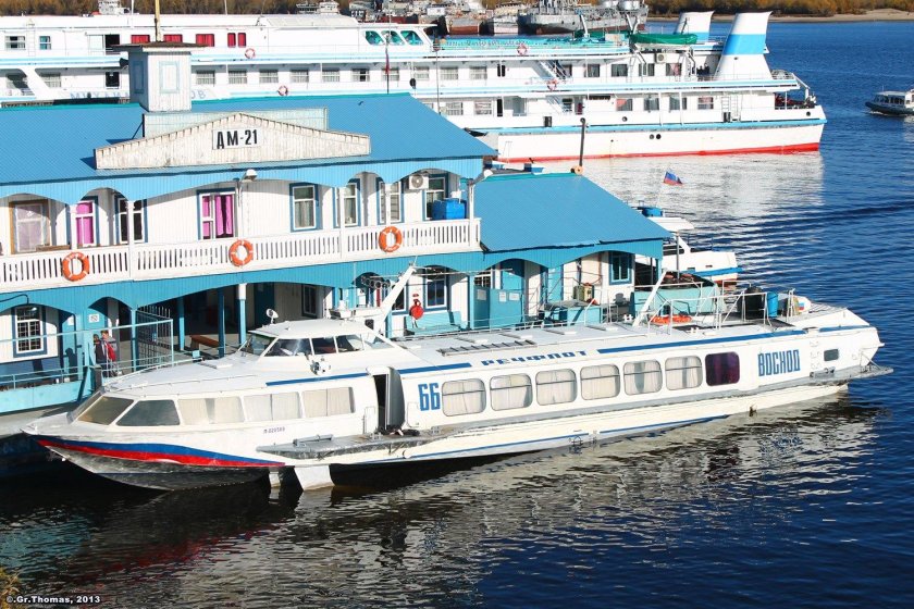 Теплоход Ангара Иркутск