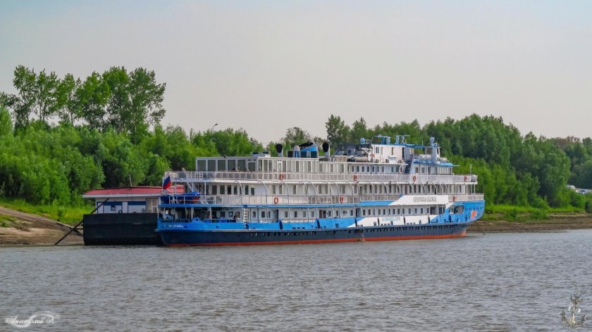 Теплоход толкач