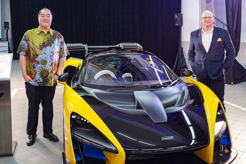 Neom MCLAREN Formula e