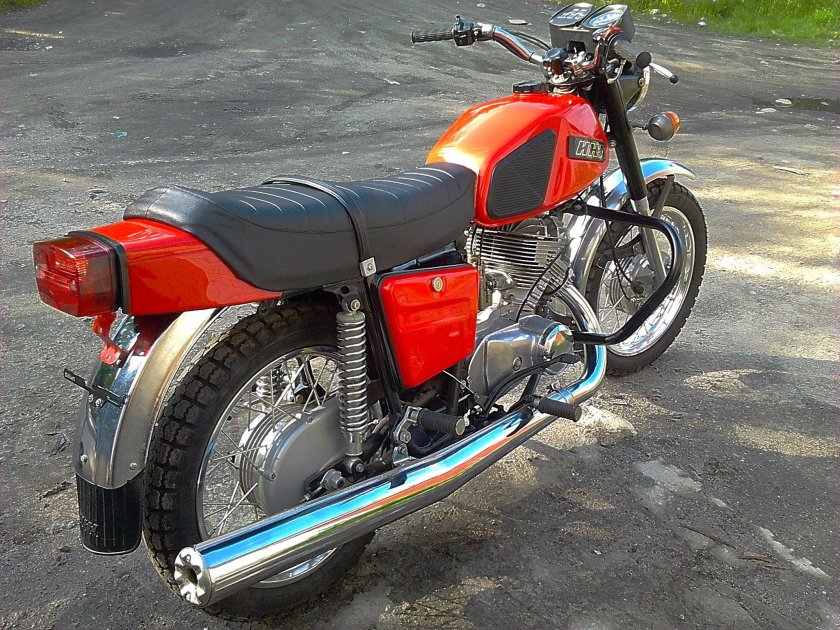 Мотоцикл ИЖ Планета 5 красный