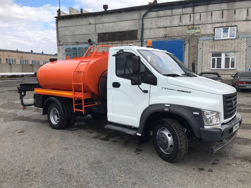 Автогудронатор газон Некст