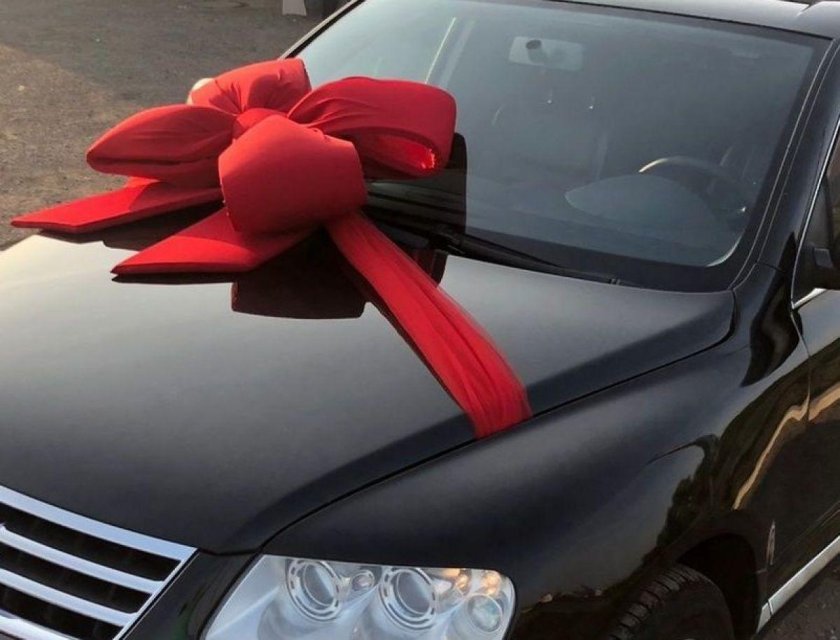 Подарочный бант на машину