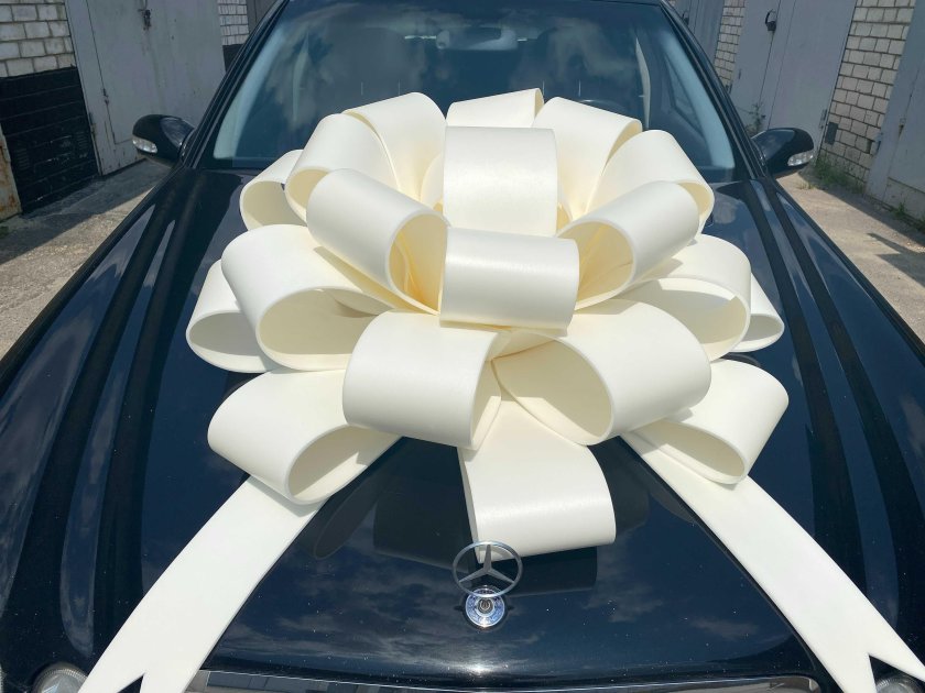 Подарочный бант на машину