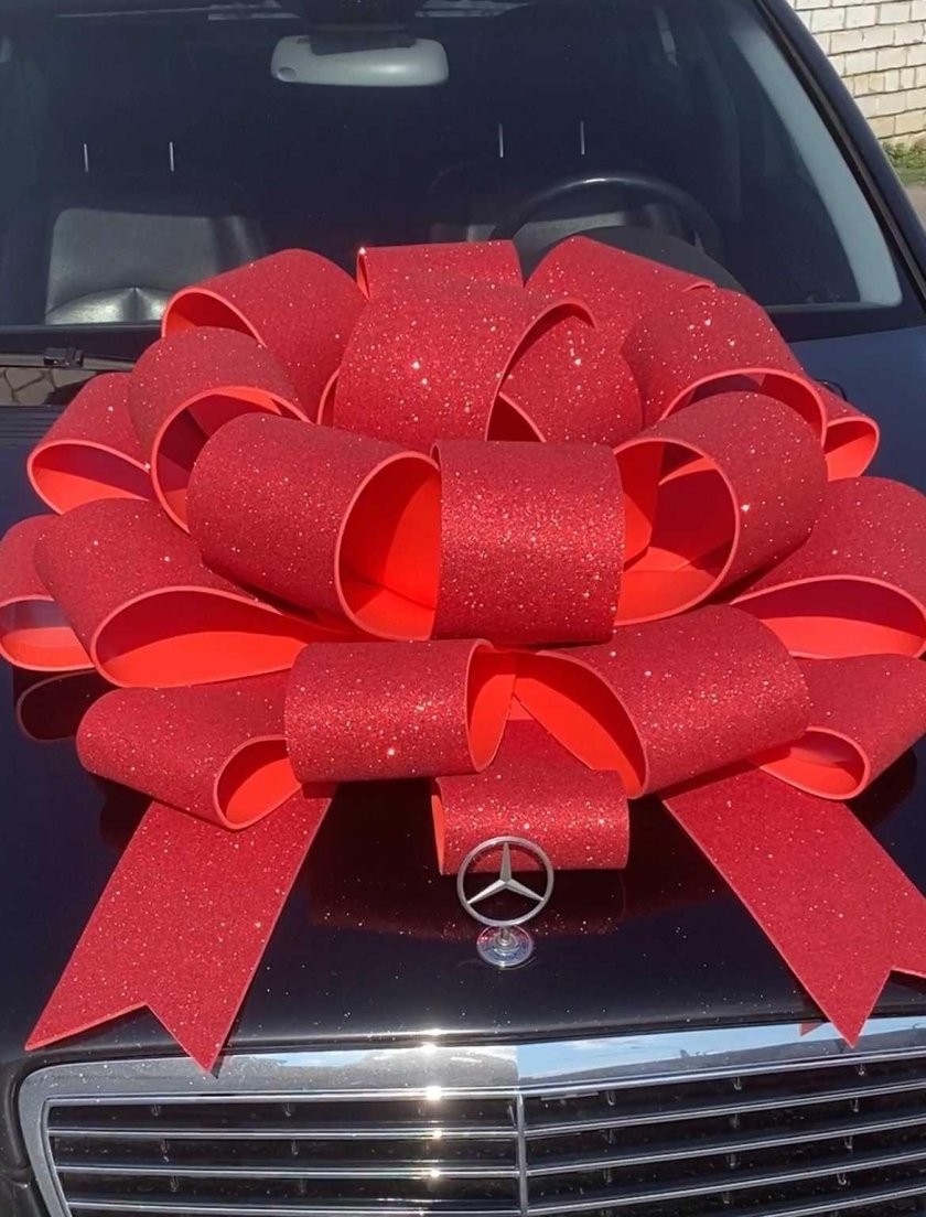 Большой бант на машину
