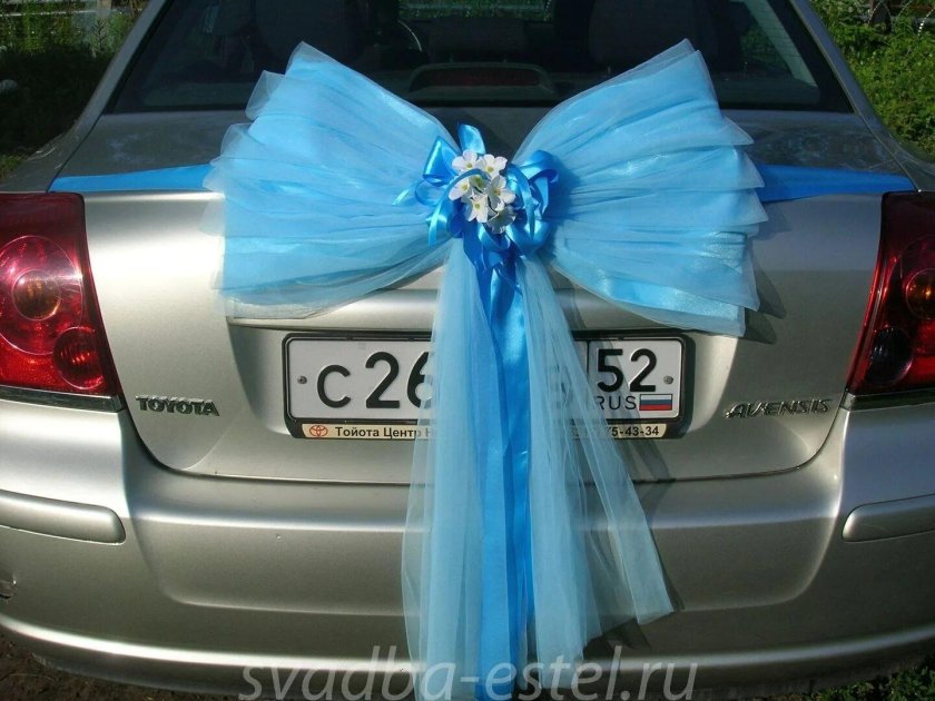 Свадебные украшения на машину