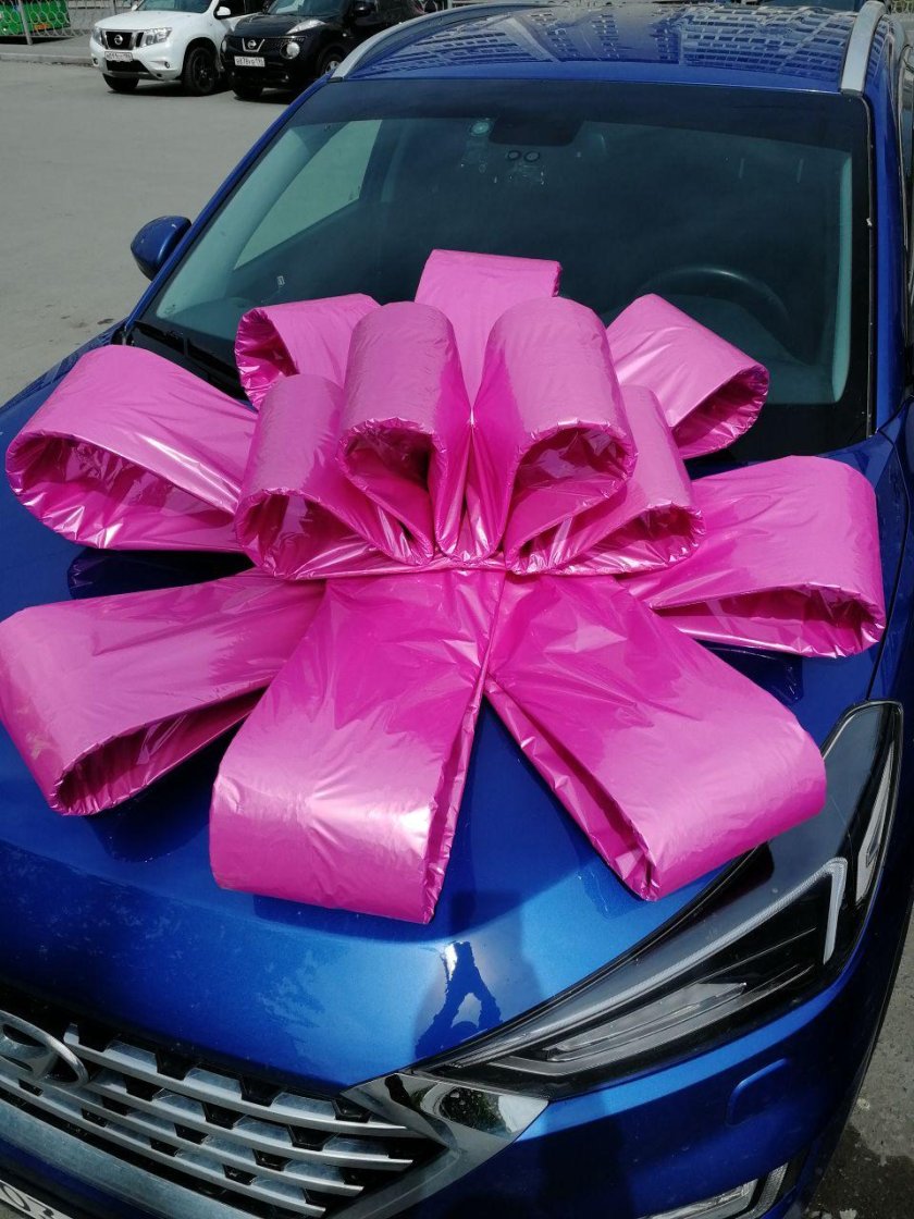 Подарочный бант на машину