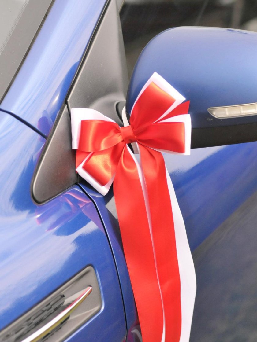 Свадебные украшения на машину