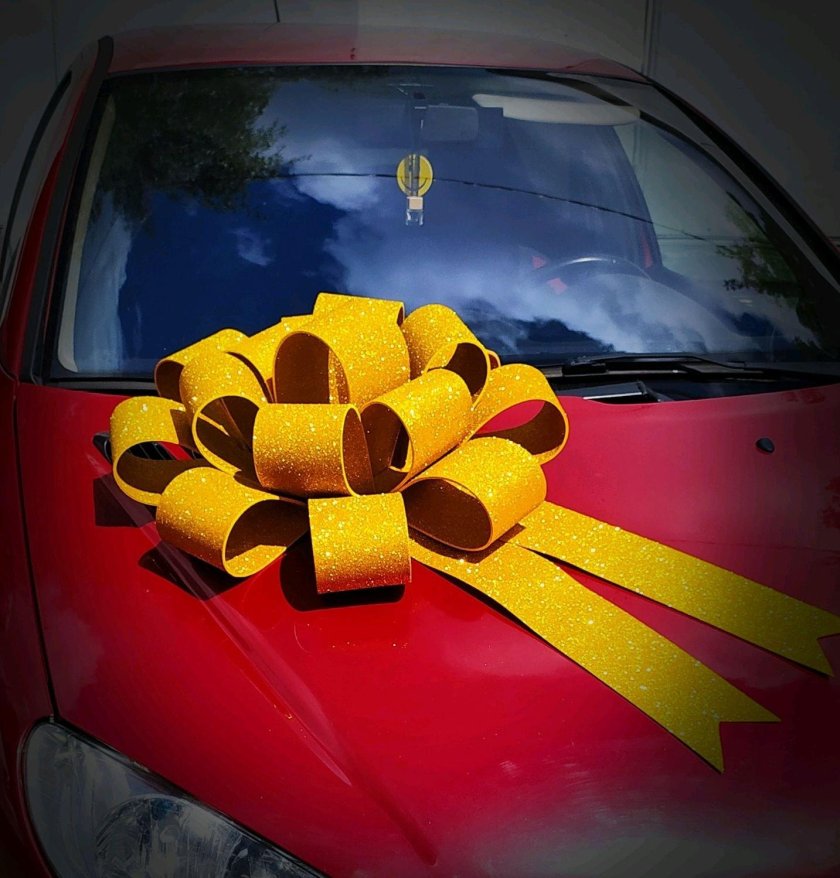 Подарочный бант на машину