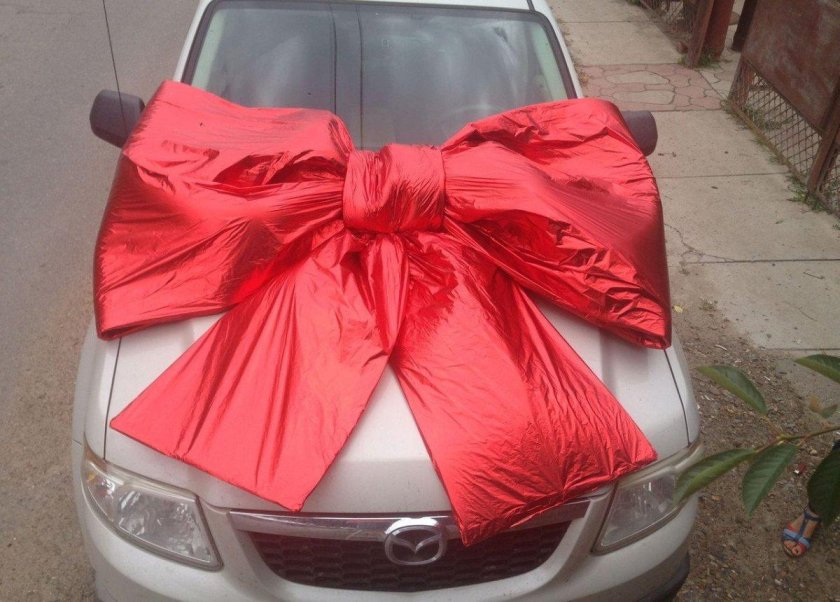 Подарочный бант на машину