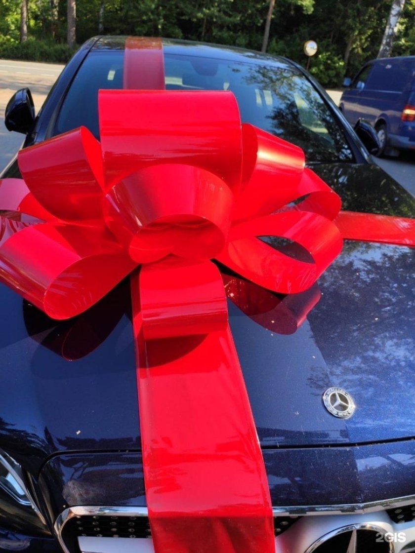 Автомобиль с бантом