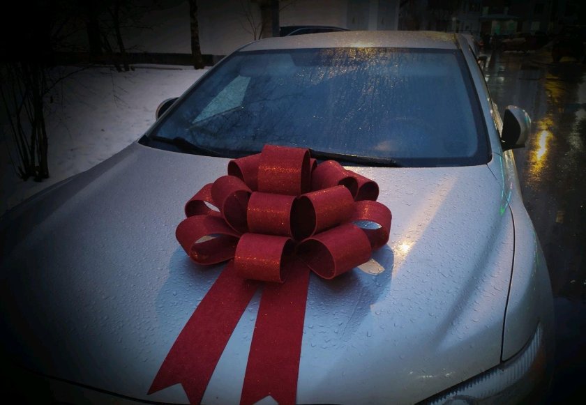 Подарочный бант на машину